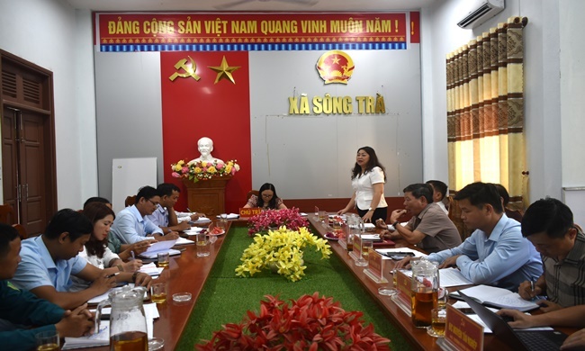 Các đồng chí Ủy viên Ban Chấp hành Đảng bộ tỉnh dự sinh hoạt Ban Chấp hành Đảng bộ xã Sông Trà