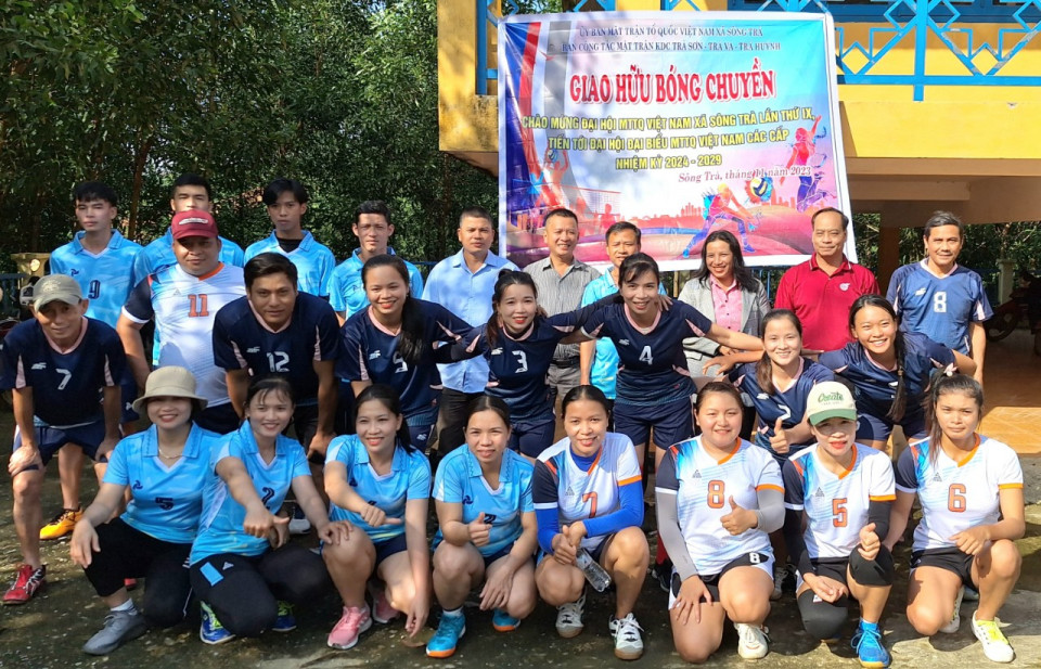 Ban công tác Mặt trận các Khu dân cư xã Sông Trà tổ chức giao lưu bóng chuyền chào mừng Đại hội UBMTTQVN xã Sông Trà