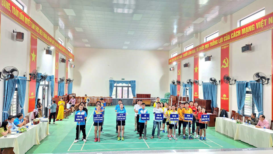 Đảng ủy xã Sông Trà tổ chức giải cầu lông Đảng viên lần thứ nhất năm 2024.